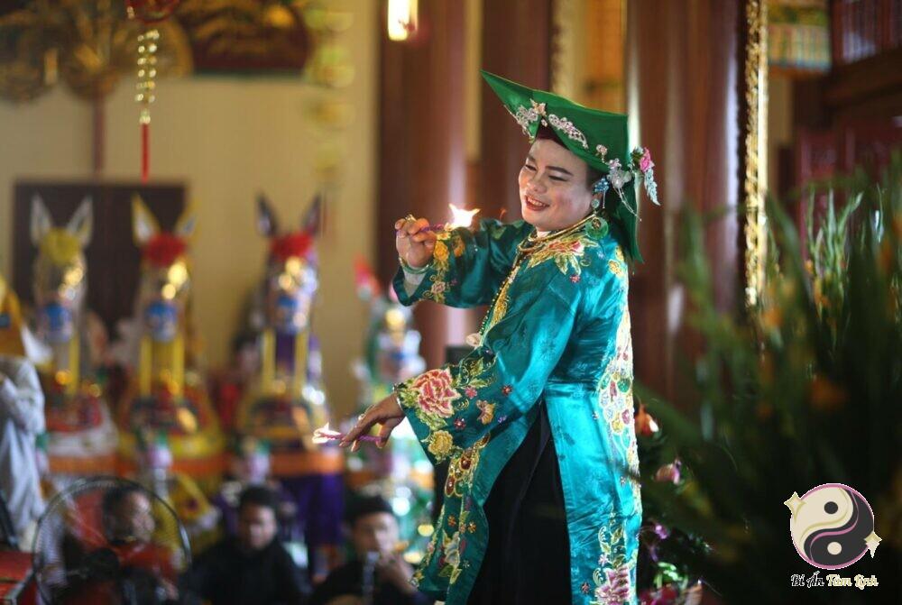 Hầu đồng được coi là một nét đẹp văn hóa ở Việt Nam
